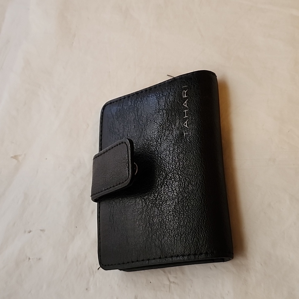 TAHARI WALLET